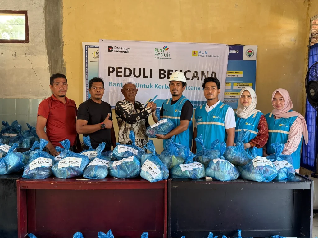 PLN NP PLTD Cot Trueng Salurkan Bantuan untuk Korban Banjir