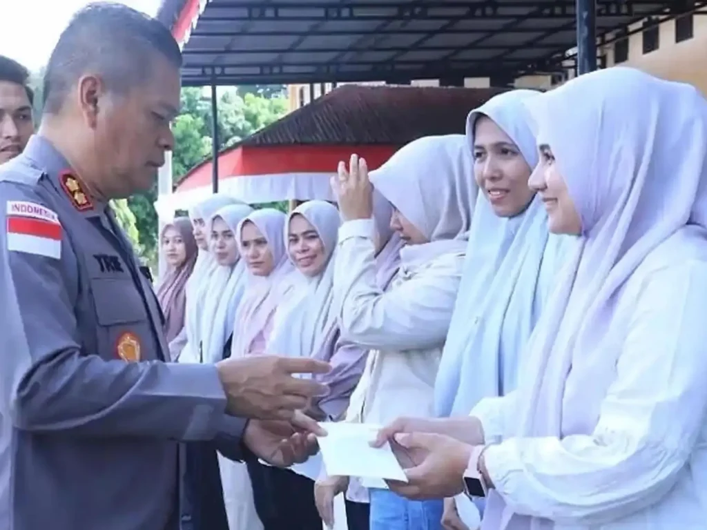 Sebanyak 25 Pekerja Harian Lepas (PHL) di lingkungan Polres Aceh Utara menerima bantuan langsung tunai