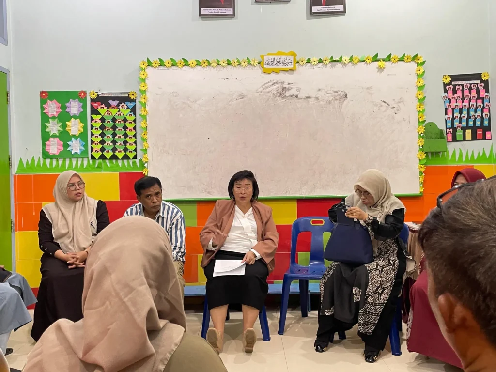 Susan Pendiri Yayasan Pendidikan Srikandi  Sedang menceritakan kepada awak media, foto:Rajabaginda