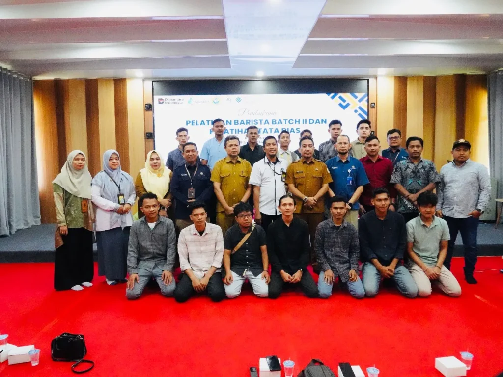 Berdayakan Pemuda Lingkungan, PT
PIM Gelar Pelatihan Barista dan Tata Rias Kecantikan
