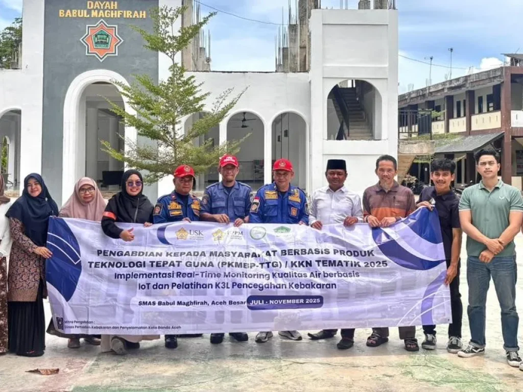 SMA Dayah Babul Maghfirah dan Tim KKN USK Gelar Edukasi Kebakaran serta Pasang APAR dan Sirine Peringatan
