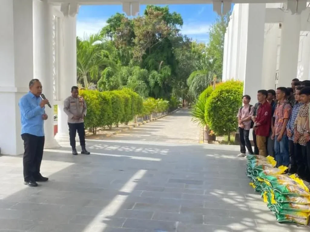 Polda Aceh Salurkan Bantuan Beras untuk Mahasiswa UIN Ar-Raniry
