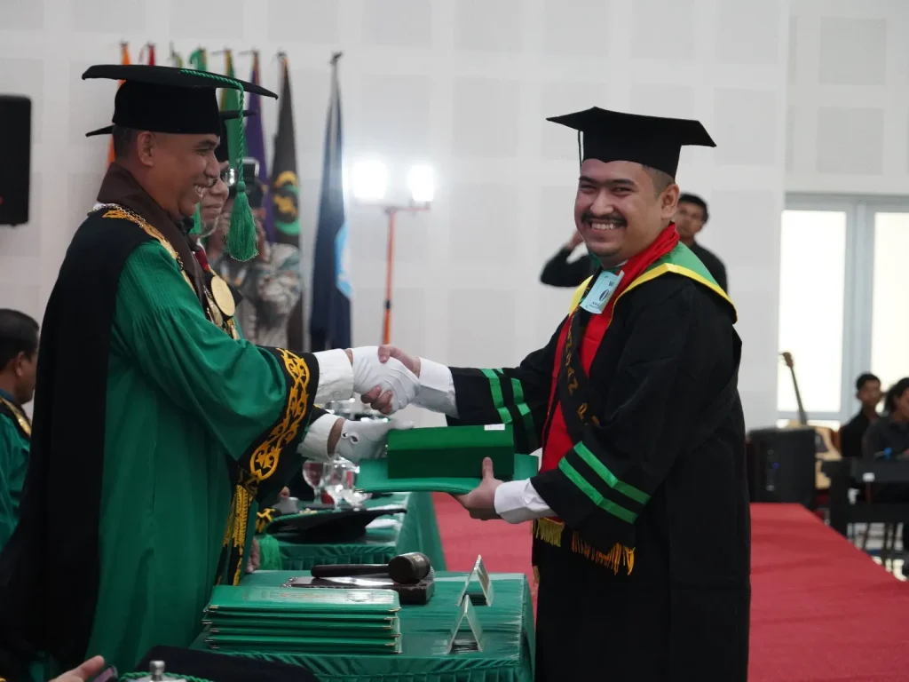 Unimal Kukuhkan 2.110 Wisudawan, Rektor: “Kalian Bagian dari 4,78 Persen yang Beruntung”