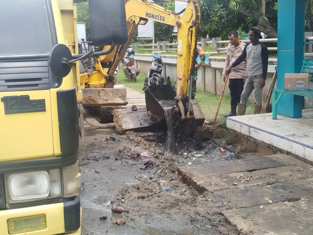 Respons Cepat Pemko Lhokseumawe: Parit Tersumbat di Depan Mie Gacoan Berhasil Dinormalisasi
