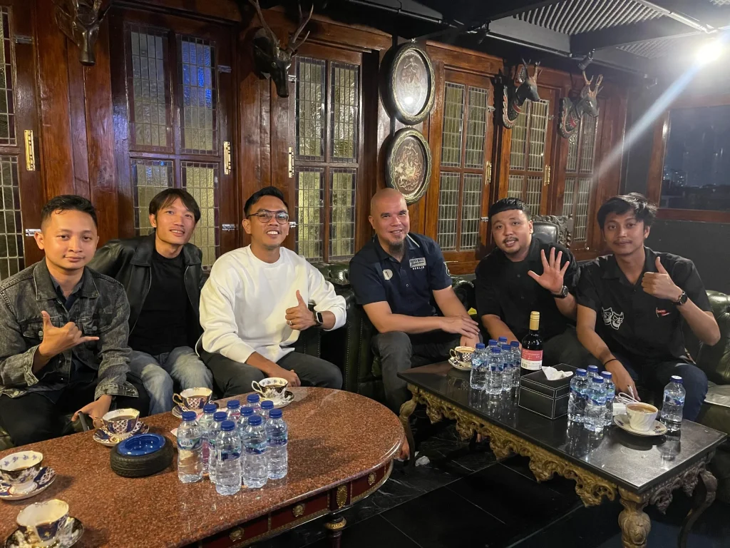 CEO Melofest Maulana bersama Ahmad Dani di Kediamannya
