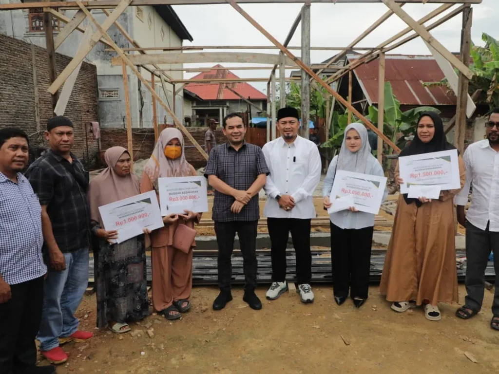 Wali Kota Lhokseumawe Serahkan Bantuan untuk Korban Kebakaran di Teumpok Teungoh dan Kuta Blang