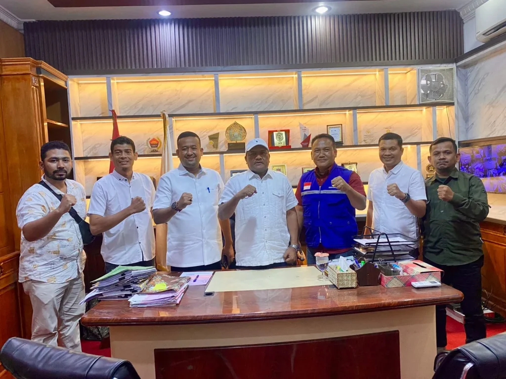 Rapat koordinasi yang berlangsung di Pendopo Bupati Bireuen ini dihadiri oleh Sekretaris Dinas Sosial Aceh, Chaidir, SE., MM, didampingi Sub Koordinator PSKBA Dinas Sosial Aceh, Yanyan Rahmat