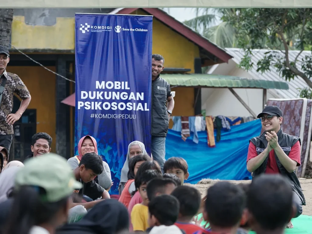uasana berbeda terasa di Posko Meunasah Krueng, Desa Manyang Cut, Meureudu, Pidie Jaya, Minggu (7/12/2025).