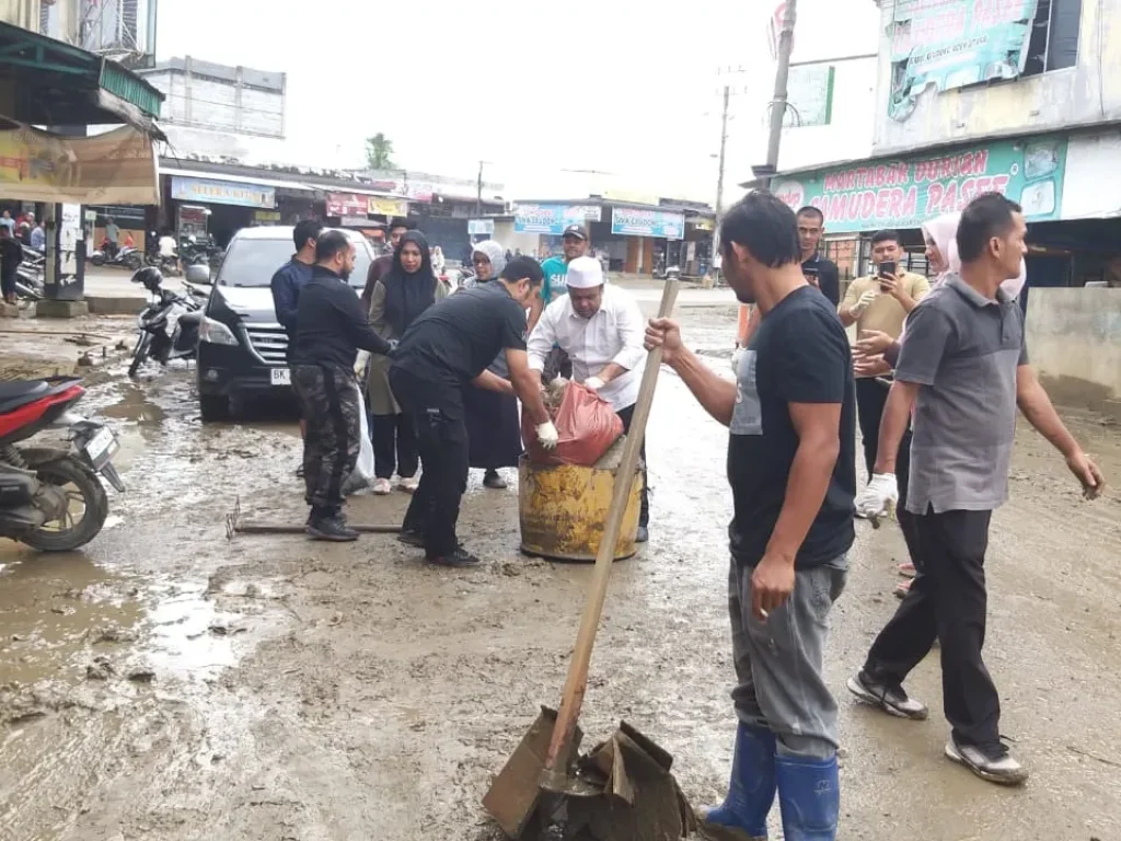 Pemko Lhokseumawe Kerahkan 200 ASN untuk Pembersihan Lingkungan di Keude Geudong