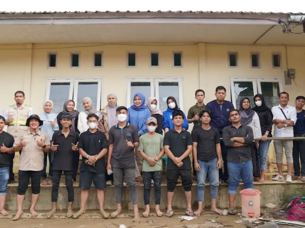 FIIKes UNAYA Bersama UNAYA Peduli Turun Langsung Bantu Pemulihan Korban Banjir Aceh Utara