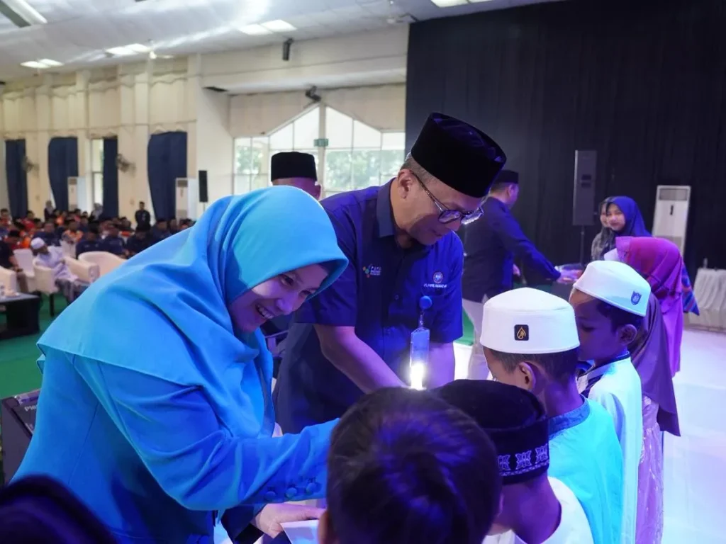 PIM Santuni 700 Anak Yatim Desa Lingkungan Perusahaan