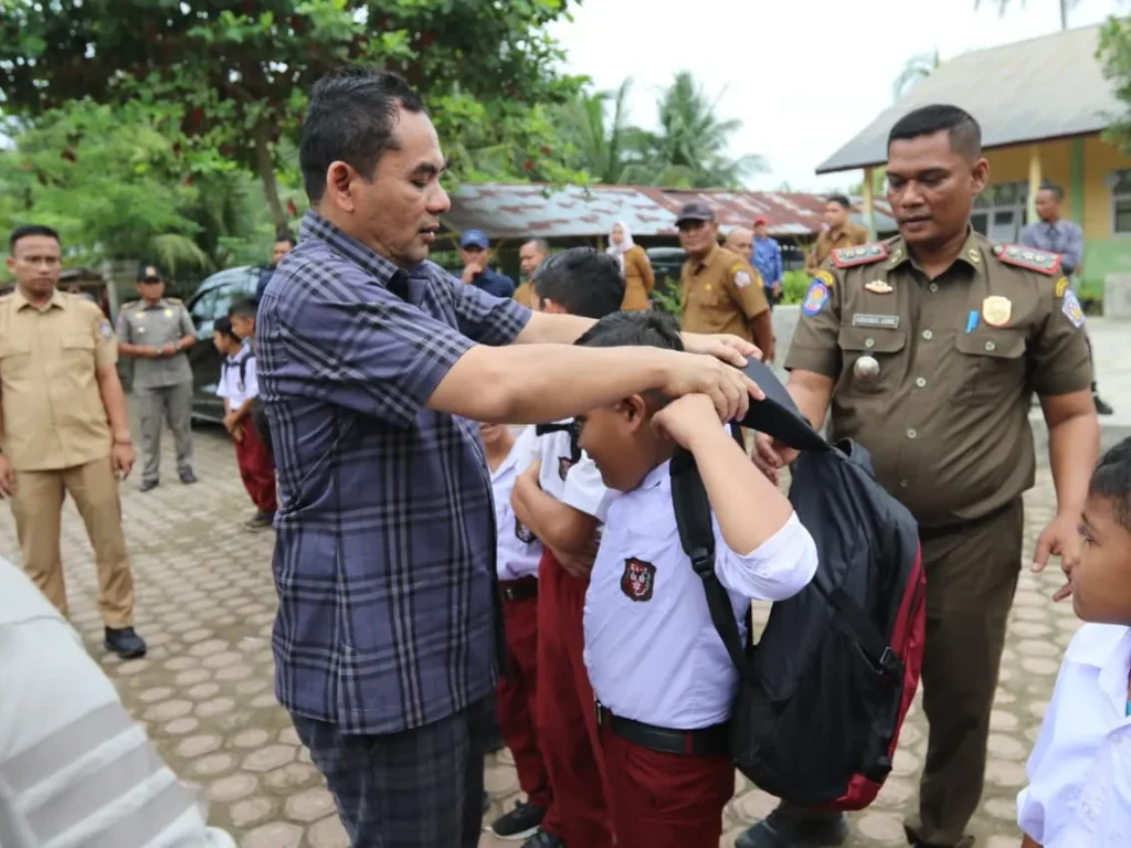 Bantuan tersebut diserahkan langsung oleh Wali Kota Lhokseumawe, Sayuti Abubakar, bersama perwakilan BNPB Pusat Brigjen (Purn) Herman dan Ketua TP PKK Kota Lhokseumawe, Yulinda Sayuti.