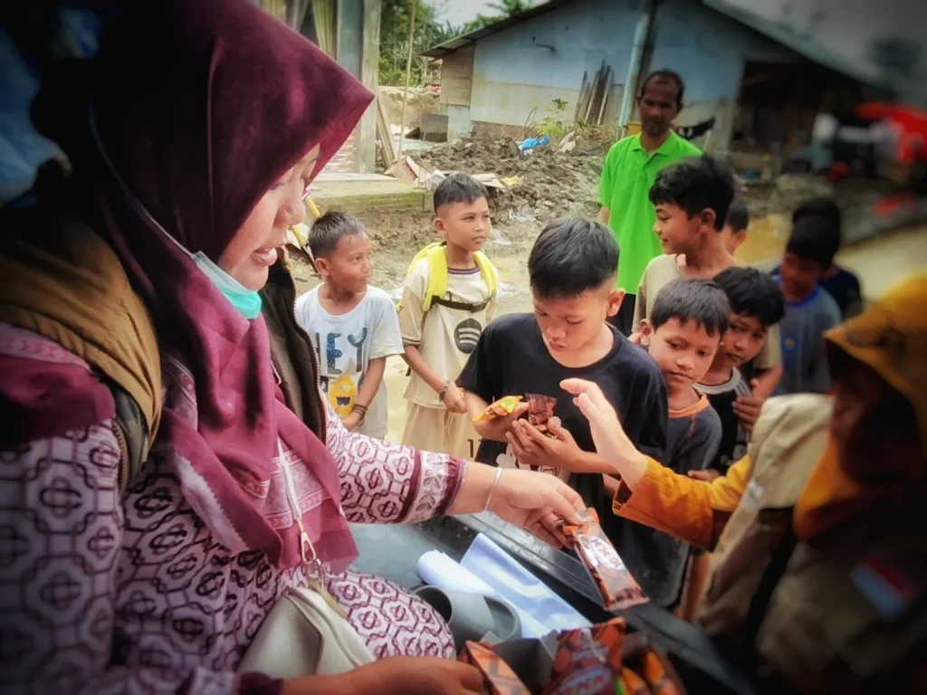 etua Komunitas Ratih Rahayu Putri, S.Pd, G10K kembali menunjukkan konsistensinya dalam bergerak cepat dan tulus membantu masyarakat yang membutuhkan.