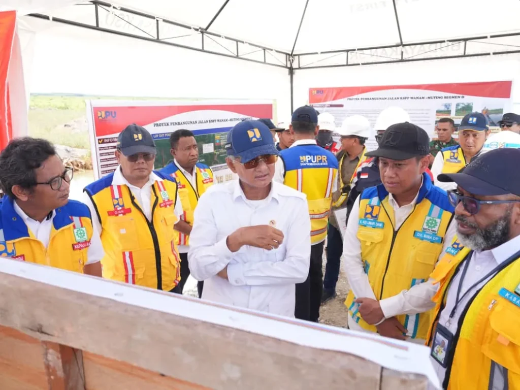 Menteri Pekerjaan Umum (PU) Dody Hanggodo meninjau langsung progres pembangunan infrastruktur pendukung Kawasan Sentra Produksi Pangan (KSPP) di Wanam, Provinsi Papua Selatan
