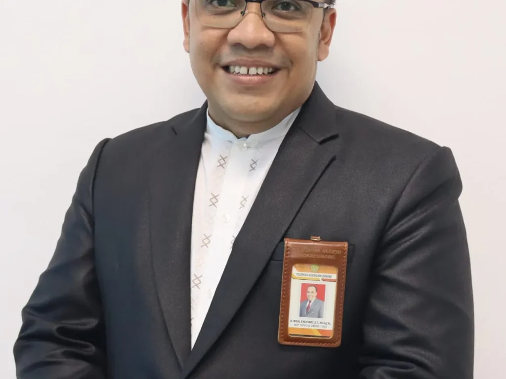 Direktur Politeknik Negeri Lhokseumawe (PNL), Rizal Syahyadi, resmi meraih gelar Doktor Ilmu Teknik dari Universitas Syiah Kuala (USK)