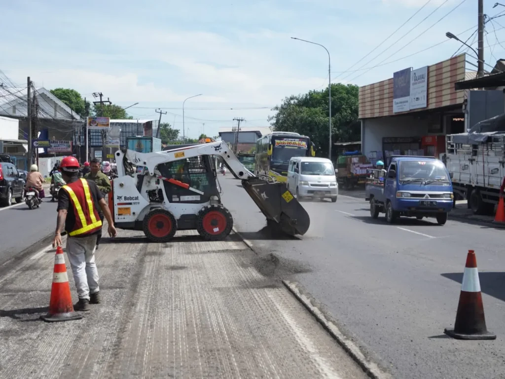 Menteri Dody: Penilik Jalan Jadi Garda Terdepan, Penanganan Jalan Berlubang di Pantura Jawa Hampir Tuntas