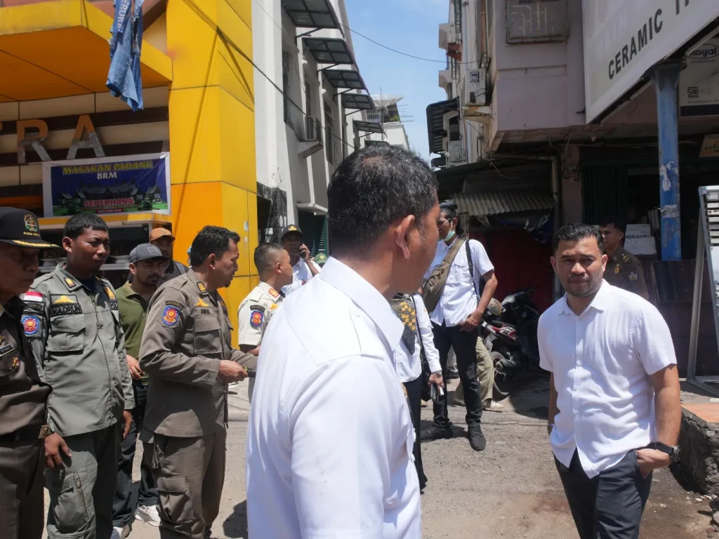 Pemerintah Kota (Pemko) Lhokseumawe melakukan penertiban terhadap sejumlah pemilik toko dan 22 titik usaha sarang burung walet yang belum mengantongi izin resmi pada Rabu (22/04/2026).