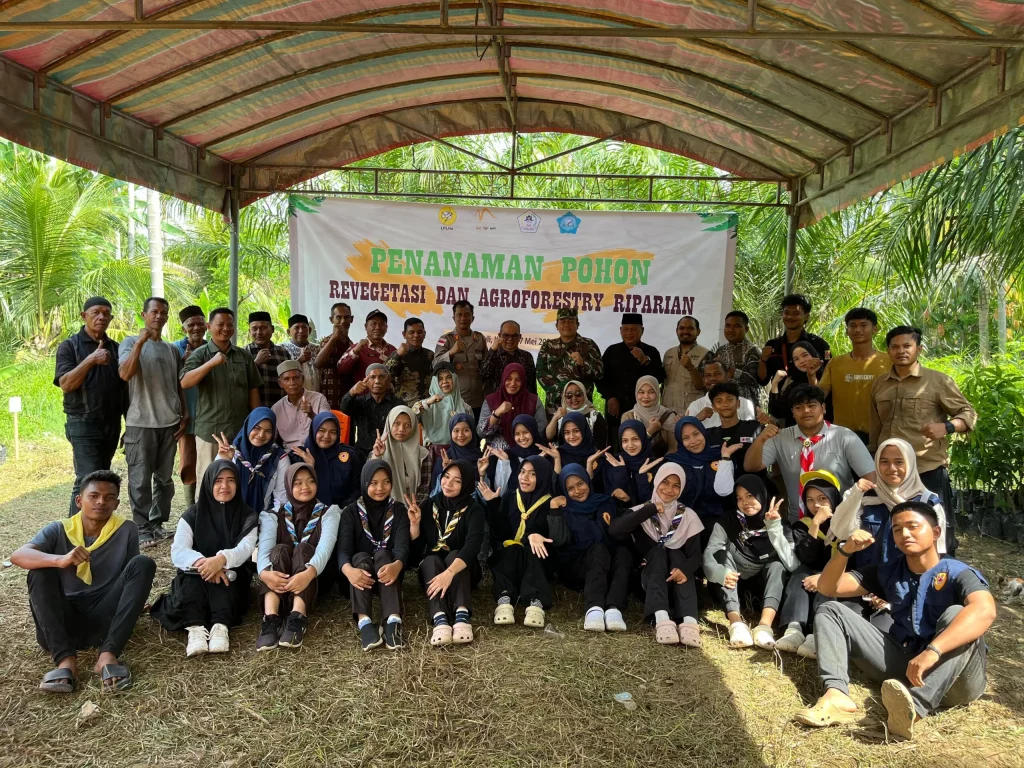 Hijaukan Sungai Matangkuli, Mahasiswa dan Pelajar Gelar Agroforestri Riparian