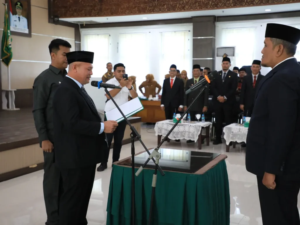 Ayah Wa Bupati Aceh Utara Lantik Dayan Albar Jadi Sekda dan 143 Pejabat Eselon III dan IV di Lingkungan Pemerintah Aceh Utara