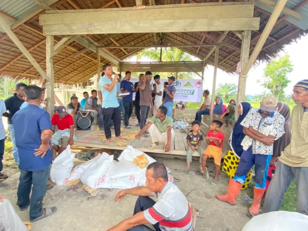 300 Petani di Buket Linteung Terima Program Dukungan Pemulihan Kebun dari BYTRA, IDH dan FKL