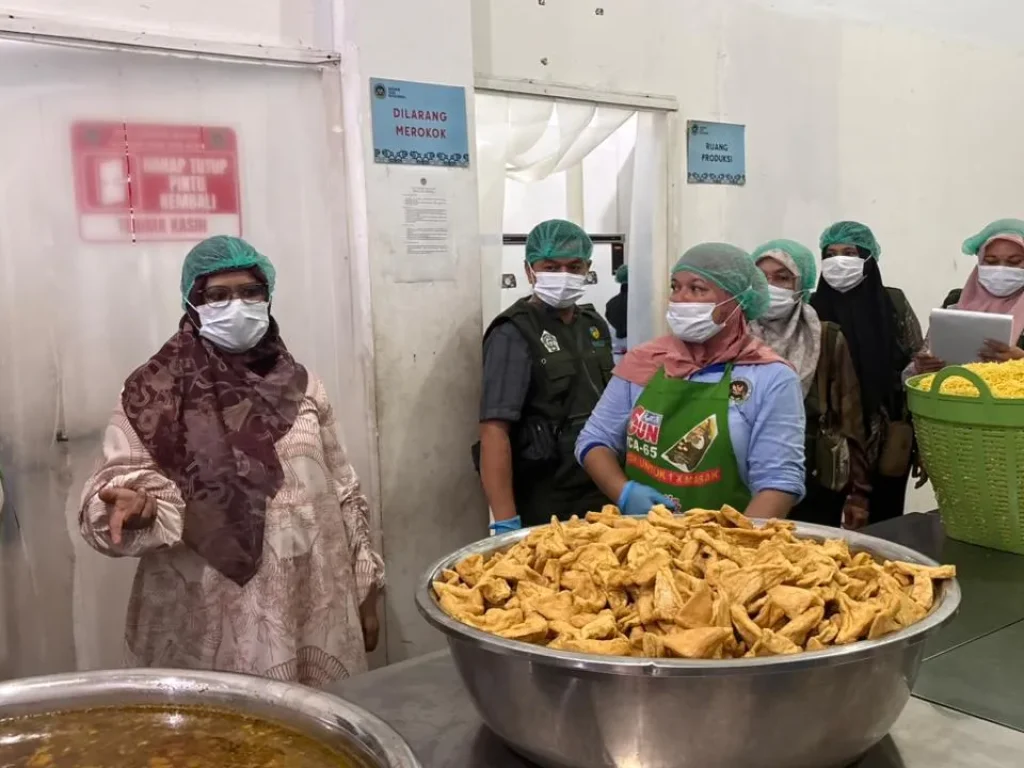Dinkes Lhokseumawe Sidak Dini Hari Dapur MBG, Temukan Sejumlah Titik Rawan Sanitasi