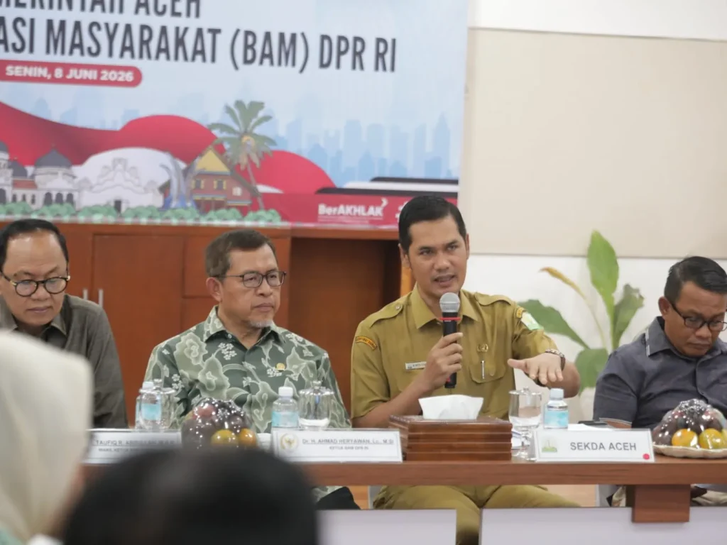 Sekretaris Daerah (Sekda) Aceh, M. Nasir, menerima kunjungan kerja Badan Aspirasi Masyarakat (BAM) DPR RI di Ruang Potensi Daerah I Sekretariat Daerah Aceh, Senin (8/6).