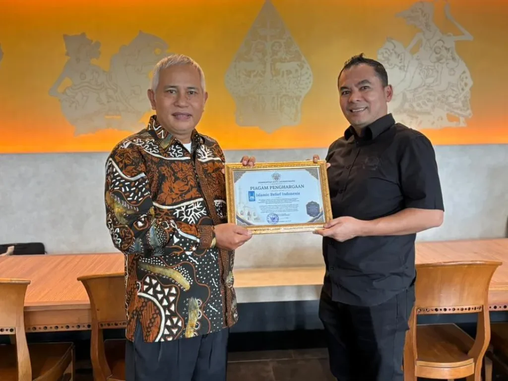 Wali Kota Lhokseumawe, Dr. Sayuti Abubakar, S.H., M.H., bersama Ketua Baitul Mal Kota Lhokseumawe, Dr. Tgk. H. Damanhur Abbas, Lc., M.A.,