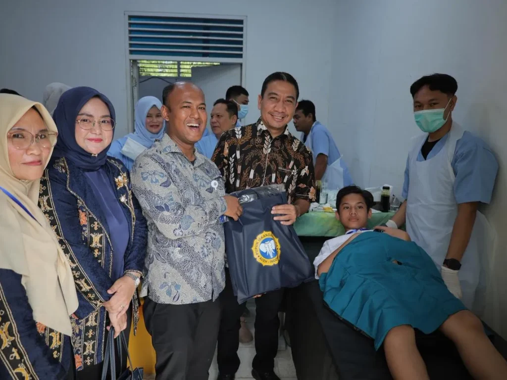 PIM Gelar Khitanan Massal untuk Anak-anak di Desa Lingkungan Perusahaan