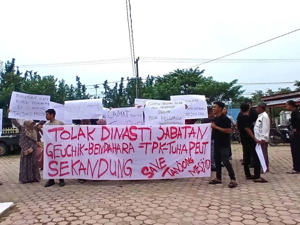 Diduga Sarat Nepotisme dan Minim Transparansi, Warga Tanjong Mesjid Demo Kantor Camat Tanah Luas Minta Evaluasi Geuchik