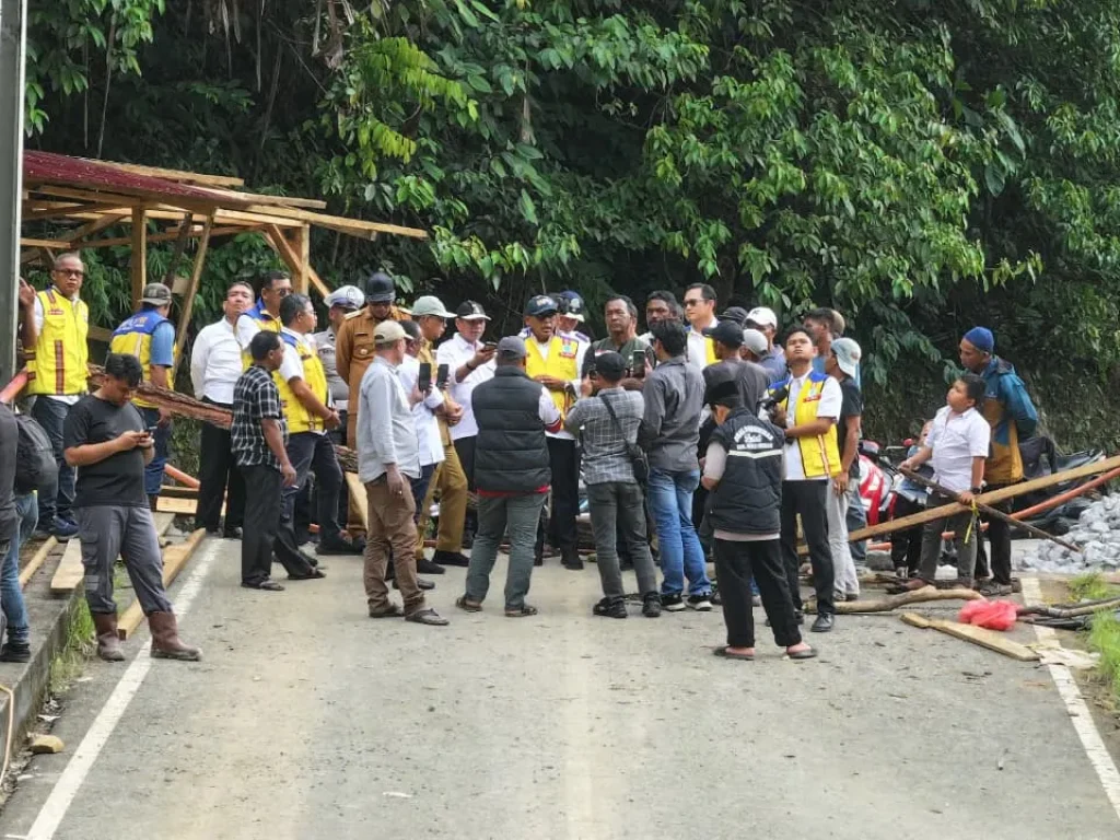 Balai Pelaksanaan Jalan Nasional (BPJN) Aceh resmi menghentikan sementara penggunaan ruas Jalan Enang-Enang yang menghubungkan arah Bireuen–Takengon