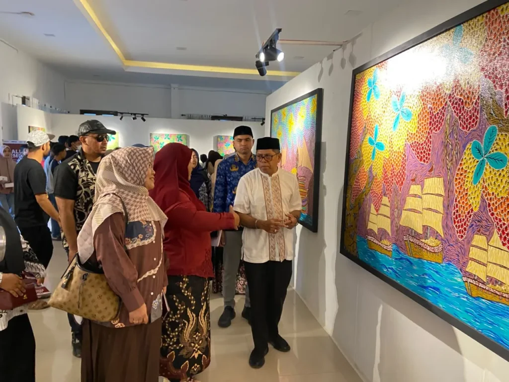 Katibul Wali Wakili Paduka Yang Mulia Wali Nanggroe Buka Pameran Seni Lukis "Aceh Gerbang Jalur Rempah Dunia" di Museum Aceh