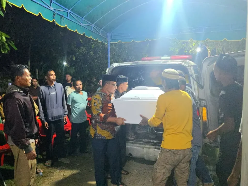– Anggota DPD RI asal Aceh, H. Sudirman Haji Uma, S.Sos., M.Sos., mengantar langsung jenazah Pekerja Migran Indonesia (PMI) asal Kabupaten Aceh Utara,