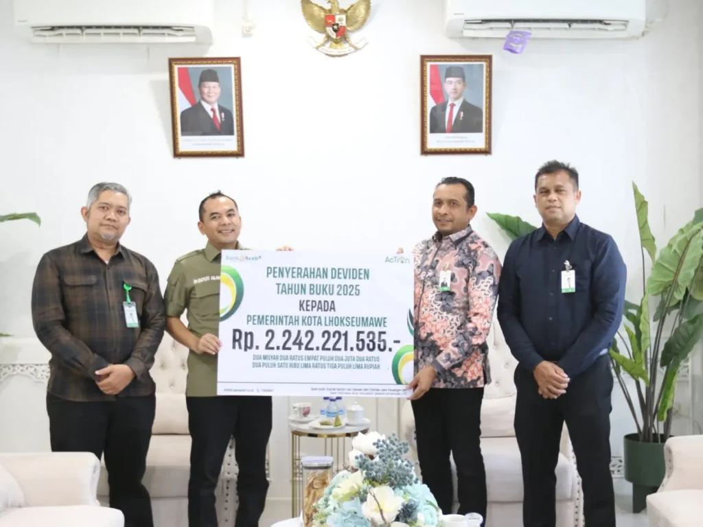 Penyerahan secara simbolis berlangsung pada Selasa (4/8/2026), dilakukan Pimpinan Bank Aceh Syariah Cabang Lhokseumawe, Jamaluddin, kepada Wali Kota Lhokseumawe, Dr. Sayuti Abubakar, S.H., M.H
