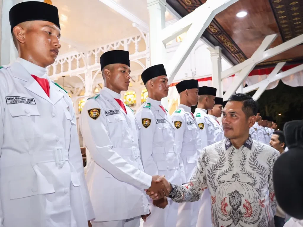 – Sekretaris Daerah Aceh, M. Nasir, S.IP, M.PA, menghadiri temu ramah dan jamuan makan malam bersama anggota Paskibraka Provinsi Aceh Tahun 2026 di Restoran Pendopo Meuligoe Gubernur Aceh, Senin malam (17/8/2026).