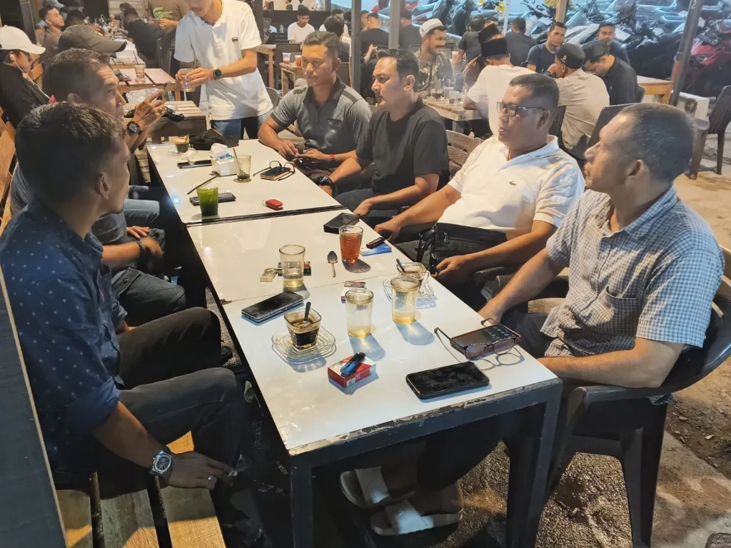 Tim Kecamatan Tanah Luas, Aceh Utara dipimpin Danramil 10/Tnl Dim 0103/Aut menggelar rapat khusus membahas ricuh turnamen sepak bola di Lapangan Bumigas, Blang Jruen, Kamis sore, 27 Agustus 2026. (Dok Koramil Tanah Luas)