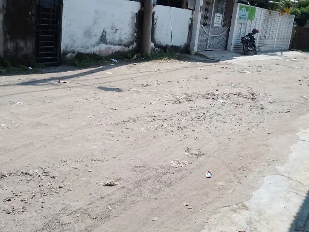 Kondisi Jalan Yang berdebu di lr Pengadilan kota lhokseumawe