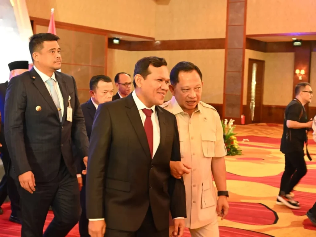 Wakil Gubernur Aceh, Fadhlullah, S.E. (Dek Fadh), menghadiri Rapat Koordinasi Gubernur se-Sumatera dalam rangkaian agenda Pertemuan Tingkat Menteri Indonesia-Malaysia-Thailand Growth Triangle (IMT-GT) ke-32, di JW Marriott Hotel, Kota Medan, Sumatera Utara, Rabu (9/9/2026).