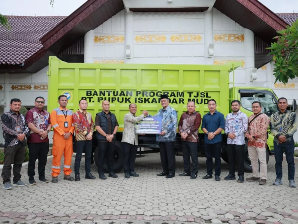Peduli Lingkungan, PIM Bantu Truk Sampah untuk Tingkatkan Pelayanan Kebersihan Aceh Utara