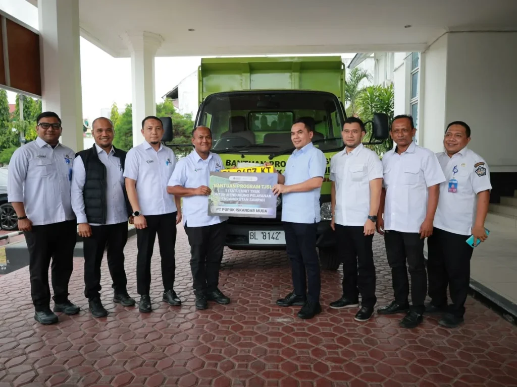 Wujudkan Lingkungan Bersih, PIM Dukung 1 unit Armada Truk Pengangkut Sampah kepada Pemerintah Kota Lhokseumawe