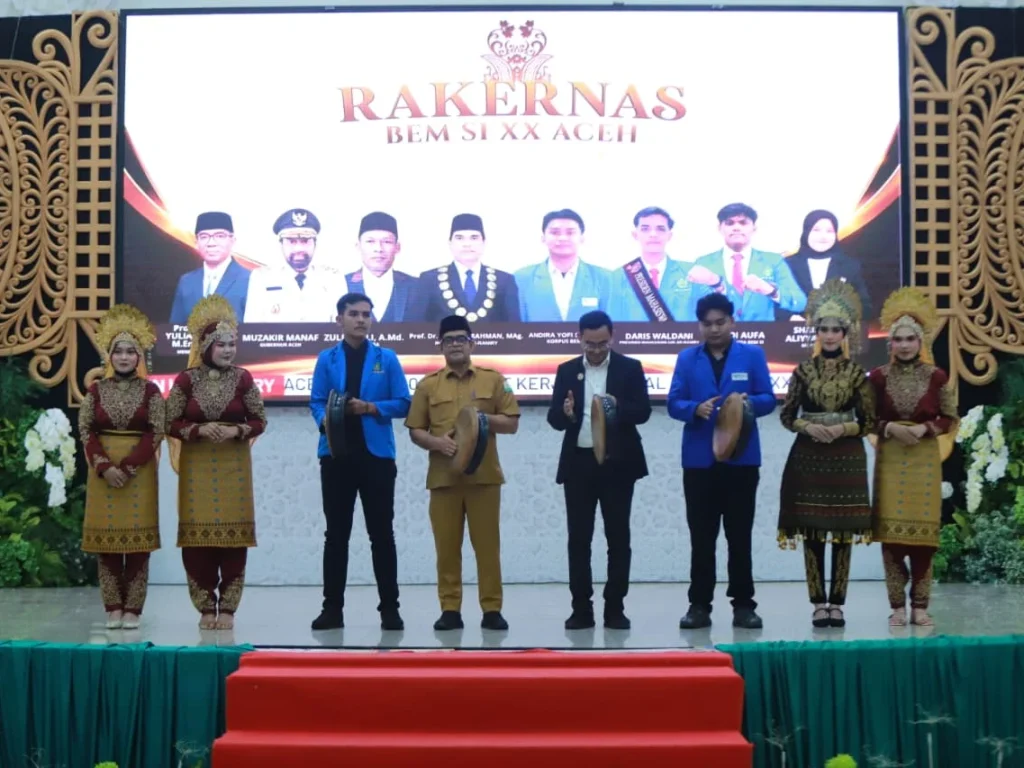 Penjabat Sekretaris Daerah (Pj. Sekda) Aceh, Taufik, ST, M.Si., mewakili Gubernur Aceh Muzakir Manaf (Mualem) pada pembukaan Rapat Kerja Nasional