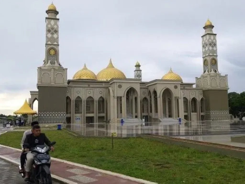 Masjid Agung Baitul Ghafur Blangpidi