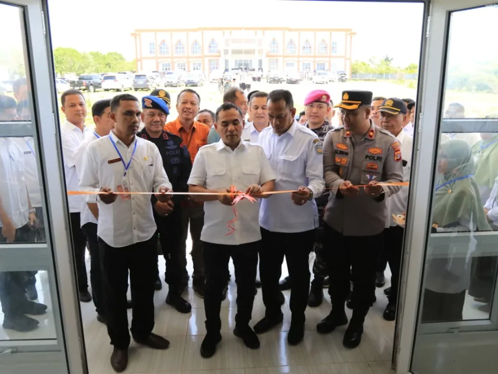 Wali Kota Lhokseumawe Dr. Sayuti Abubakar, S.H., M.H. meresmikan Sekolah Rakyat Menengah Pertama (SRMP) 33 Kota Lhokseumawe, Rabu (8/10).